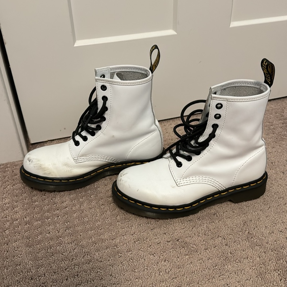 Dr. Martens 1460 women’s size 7 - Picture 3 of 5